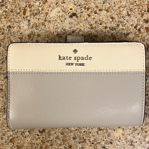 Kate Spade Two-Tone Gray and Cream Madison Bifold Wallet - Picture 1 of 3